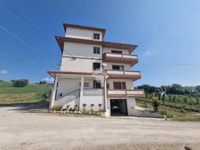 Palazzo / Stabile in vendita a Castellalto TE