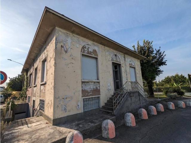 Palazzo / Stabile in vendita a Castellanza VA