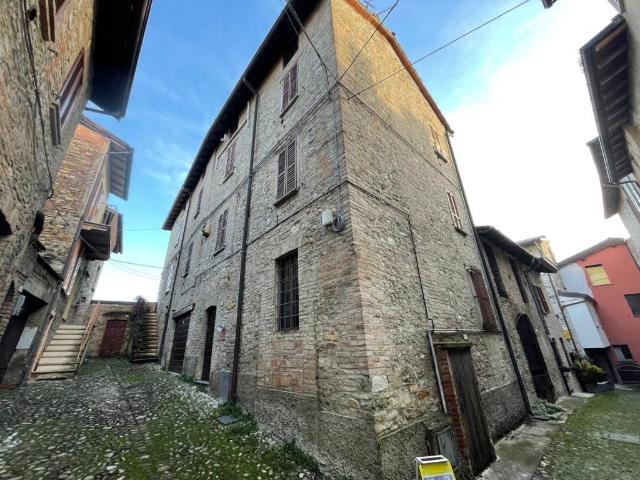 Palazzo / Stabile in vendita a Castell'Arquato PC