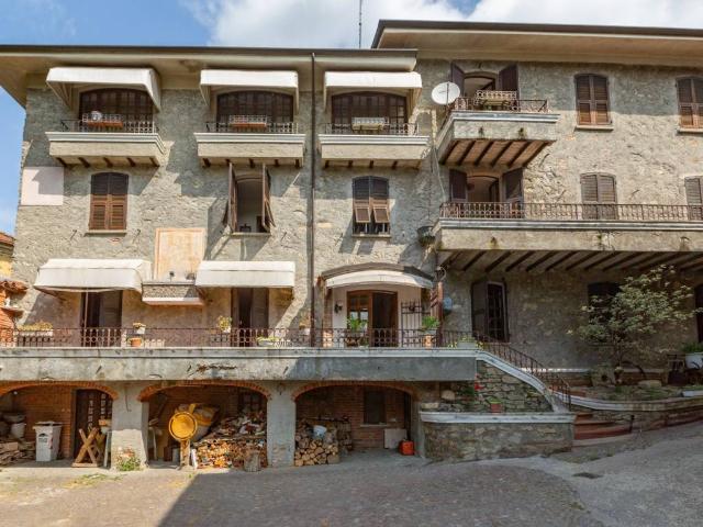 Palazzo / Stabile in vendita a Castelletto d'Orba AL