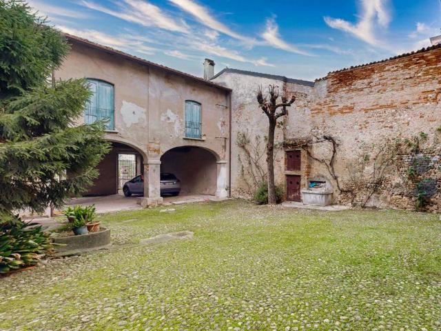 Palazzo / Stabile in vendita a Castiglione delle Stiviere MN