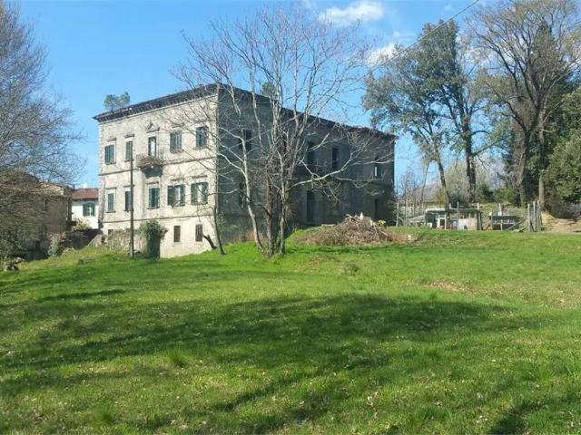 Palazzo / Stabile in vendita a Castiglione di Garfagnana LU