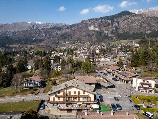 Palazzo / Stabile in vendita a Castione della Presolana BG