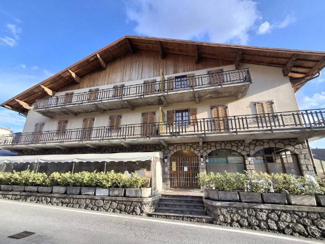 Palazzo / Stabile in vendita a Castione della Presolana BG