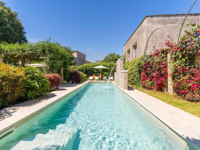 Palazzo / Stabile in vendita a Castrignano de' Greci LE