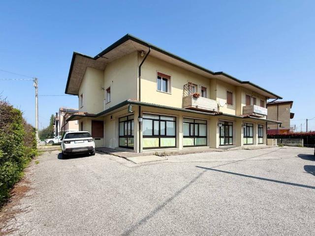 Palazzo / Stabile in vendita a Carmignano di Brenta PD