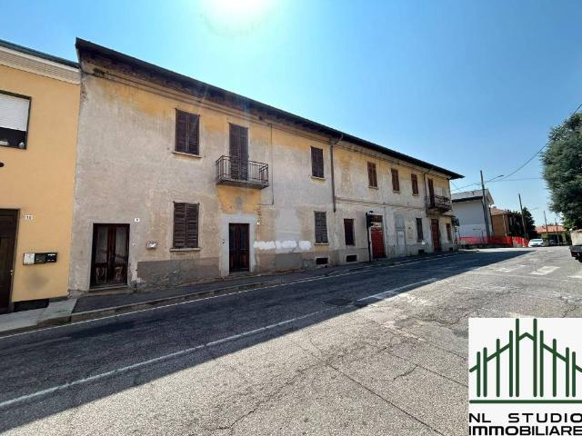 Palazzo / Stabile in vendita a Cardano al Campo VA