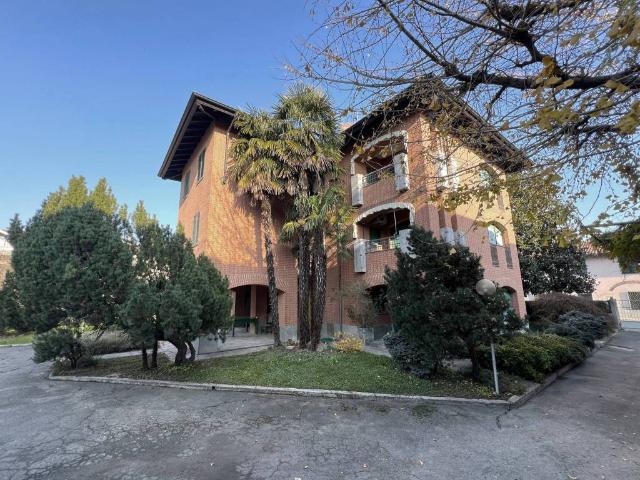 Palazzo / Stabile in vendita a Carignano TO