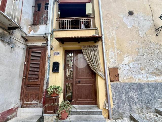 Palazzo / Stabile in vendita a Carini PA