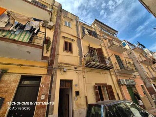 Palazzo / Stabile in vendita a Carini PA