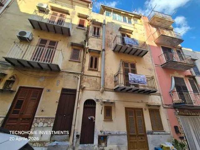 Palazzo / Stabile in vendita a Carini PA