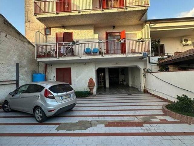 Palazzo / Stabile in vendita a Carinola CE