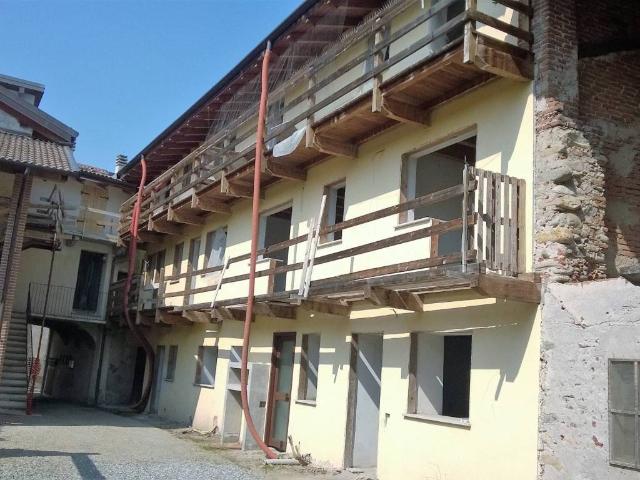 Palazzo / Stabile in vendita a Carpignano Sesia NO