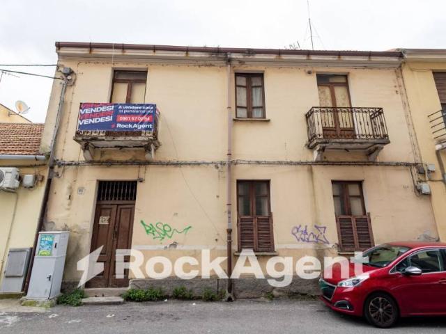 Palazzo / Stabile in vendita a Catanzaro CZ