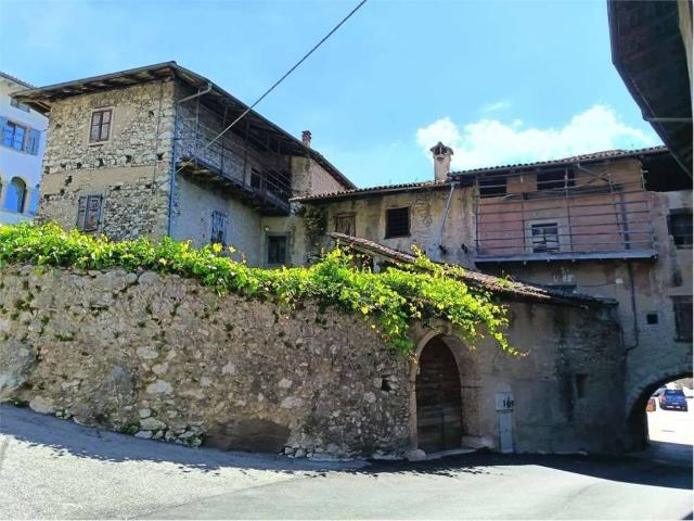 Palazzo / Stabile in vendita a Cavedine TN