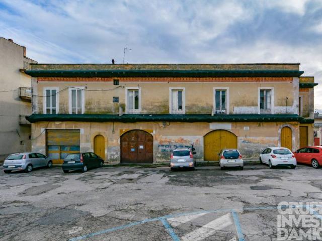 Palazzo / Stabile in vendita a Ceglie Messapica BR