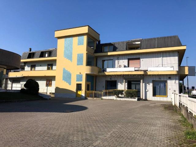 Palazzo / Stabile in vendita a Cesate MI