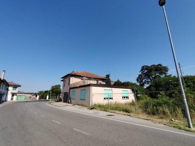 Palazzo / Stabile in vendita a Ceregnano RO