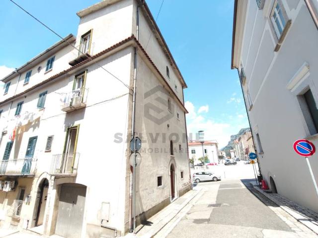 Palazzo / Stabile in vendita a Cerreto Sannita BN
