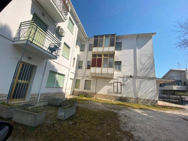 Palazzo / Stabile in vendita a Cervia RA