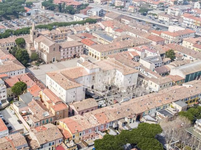 Palazzo / Stabile in vendita a Cervia RA