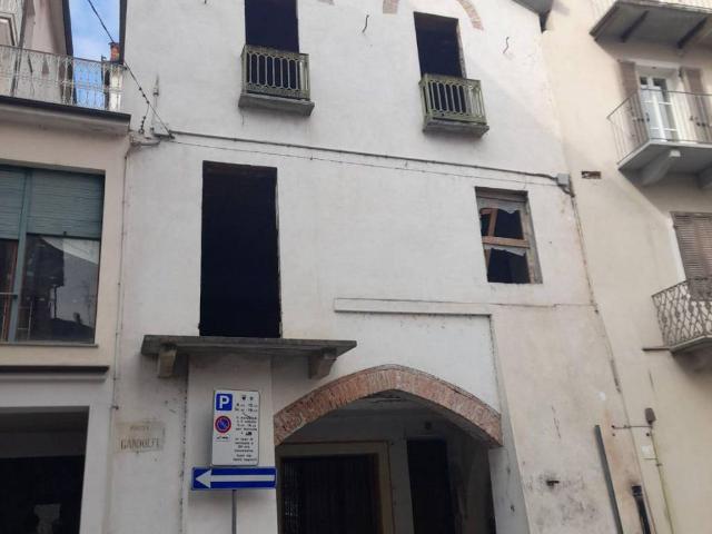 Palazzo / Stabile in vendita a Ceva CN