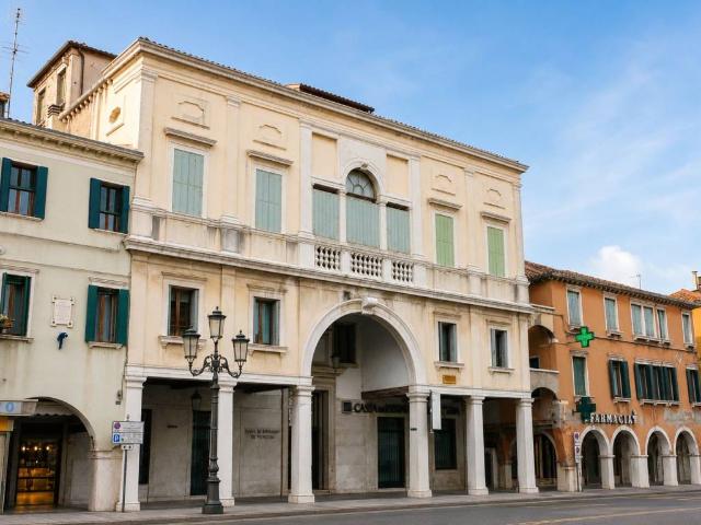 Palazzo / Stabile in vendita a Chioggia VE