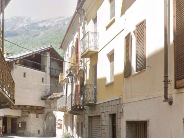 Palazzo / Stabile in vendita a Chiomonte TO