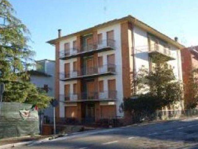 Palazzo / Stabile in vendita a Chianciano Terme SI