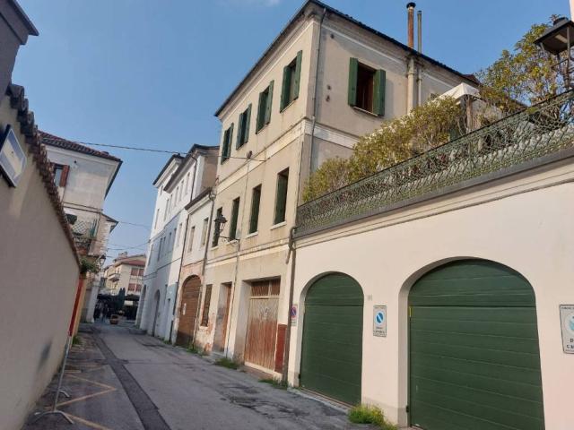 Palazzo / Stabile in vendita a Cittadella PD