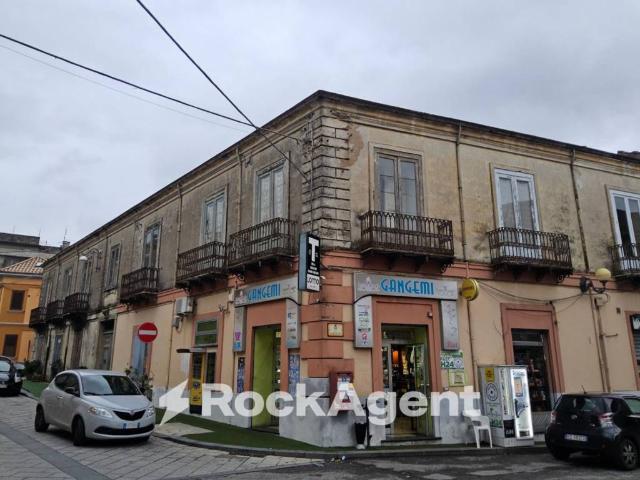 Palazzo / Stabile in vendita a Cittanova RC