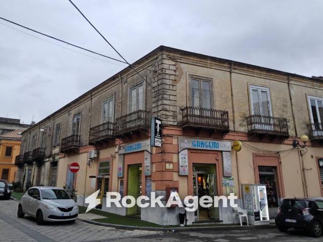 Palazzo / Stabile in vendita a Cittanova RC