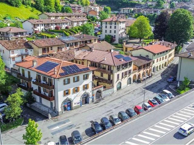 Palazzo / Stabile in vendita a Clusone BG