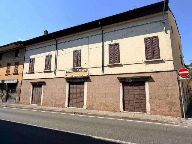 Palazzo / Stabile in vendita a Coccaglio BS