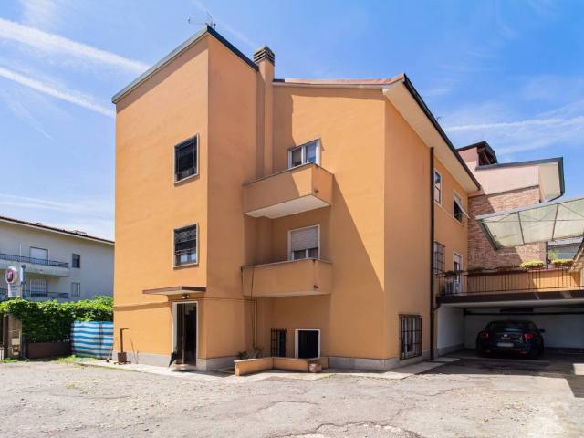 Palazzo / Stabile in vendita a Cologno Monzese MI