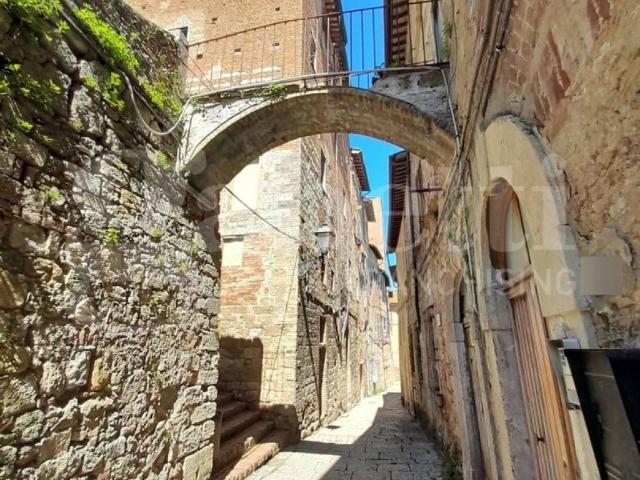 Palazzo / Stabile in vendita a Colle di Val d'Elsa SI