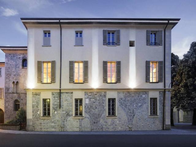 Palazzo / Stabile in vendita a Como CO