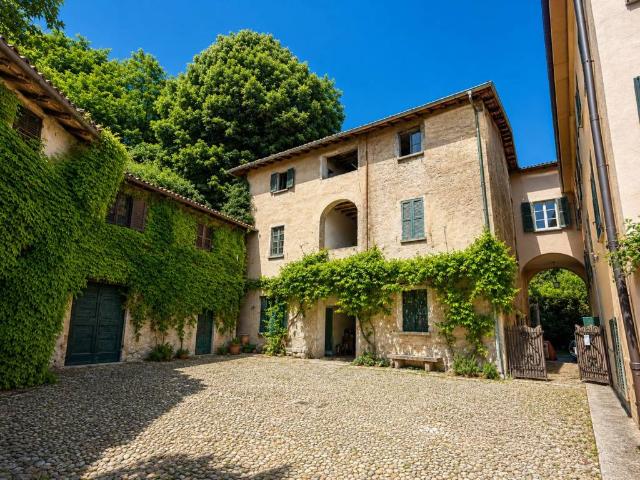 Palazzo / Stabile in vendita a Como CO