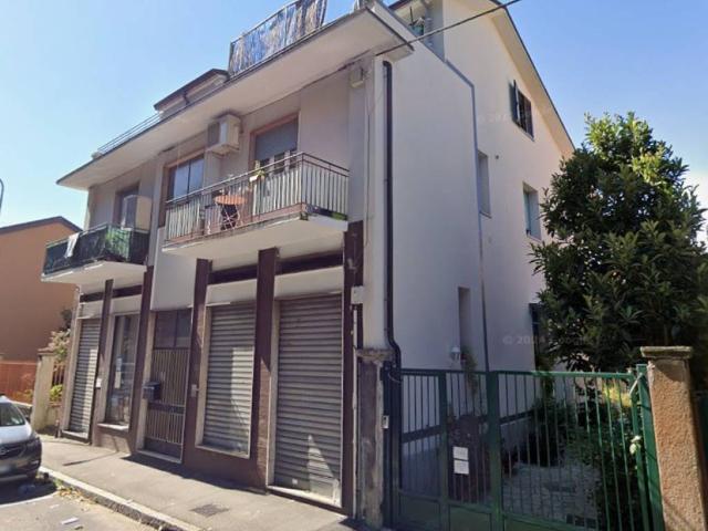 Palazzo / Stabile in vendita a Cormano MI