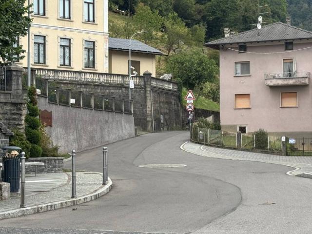 Palazzo / Stabile in vendita a Corna Imagna BG