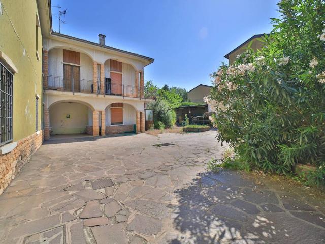 Palazzo / Stabile in vendita a Cornate d'Adda MB