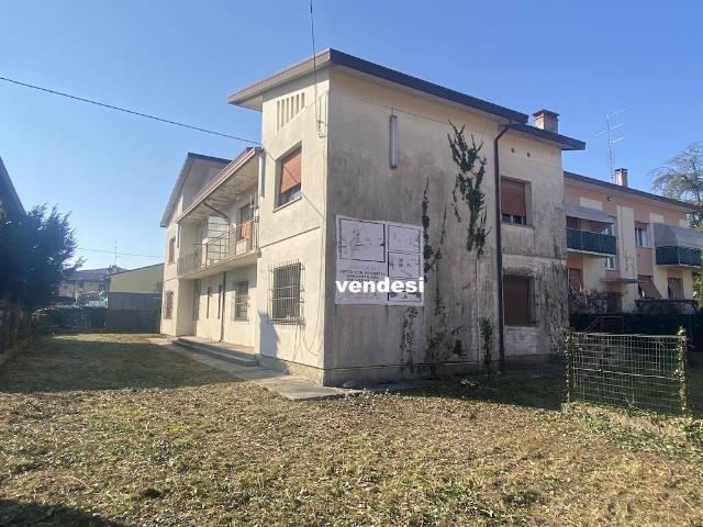 Palazzo / Stabile in vendita a Cordenons PN
