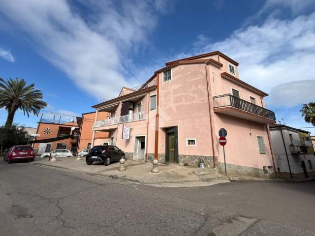Palazzo / Stabile in vendita a Corigliano Rossano CS