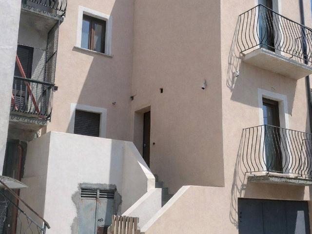 Palazzo / Stabile in vendita a Cotronei KR