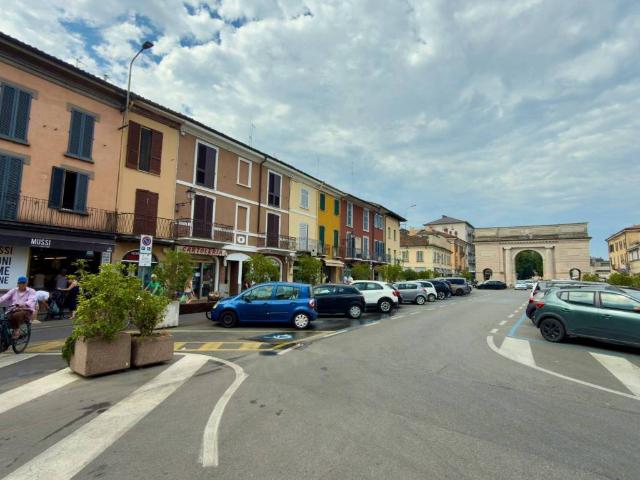 Palazzo / Stabile in vendita a Crema CR