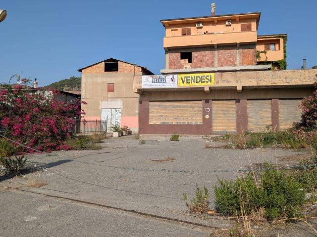 Palazzo / Stabile in vendita a Crotone KR