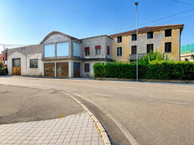 Palazzo / Stabile in vendita a Dueville VI