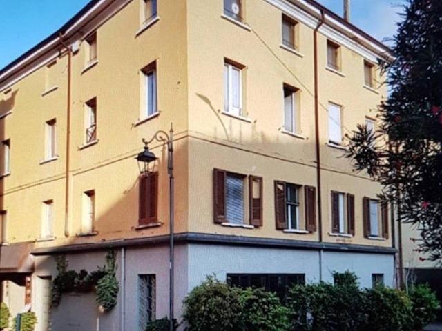Palazzo / Stabile in vendita a Desenzano del Garda BS