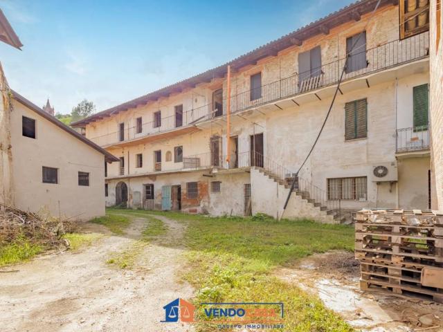 Palazzo / Stabile in vendita a Dogliani CN
