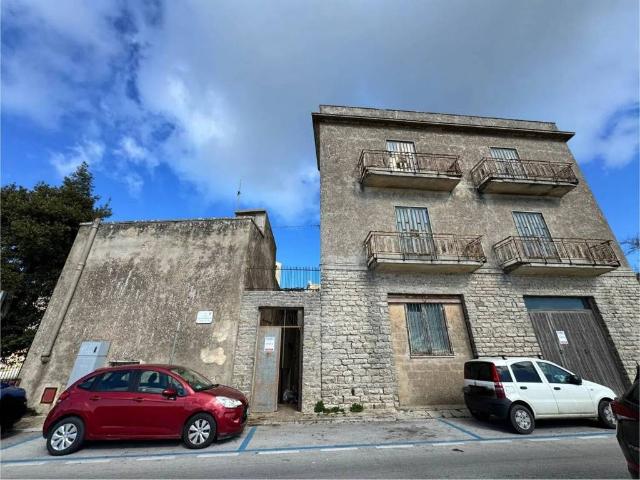 Palazzo / Stabile in vendita a Erice TP